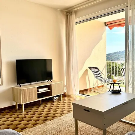 With Pool And Balcony In Apartament *