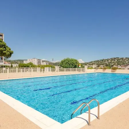 With Pool And Balcony In Apartament Sainte-Maxime