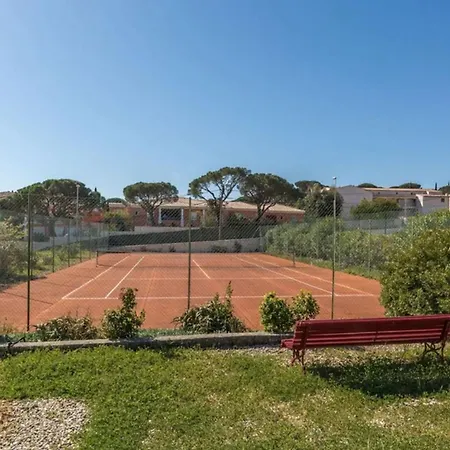 With Pool And Balcony In Apartament Sainte-Maxime